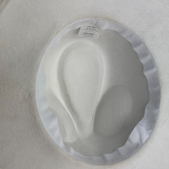 NWT Sparkly White "Bride" Cowboy Hat Perfect for Bachelorette Parties & Showers - Picture 7 of 8